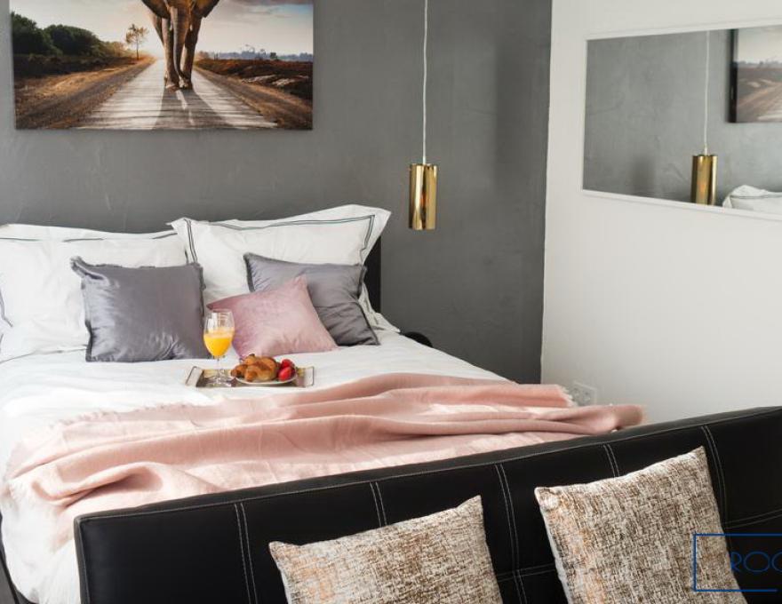 Однокомнатная квартира на сутки в Минске на Притыцкого спальня