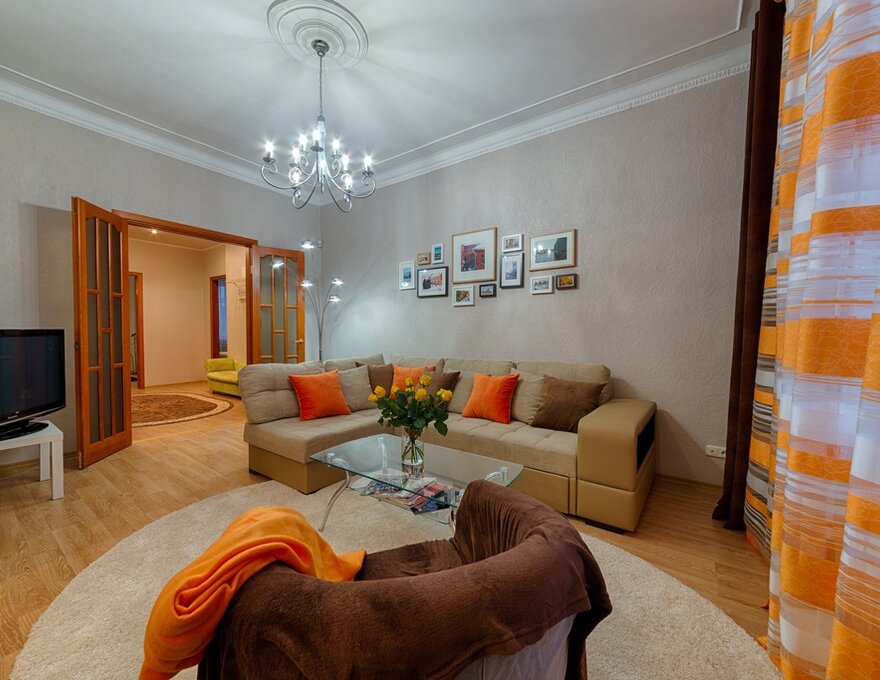 4 bedroom apartment in the center Nezavisimosti av. 14
