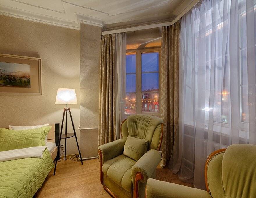 4 bedroom apartment in the center Nezavisimosti av. 14