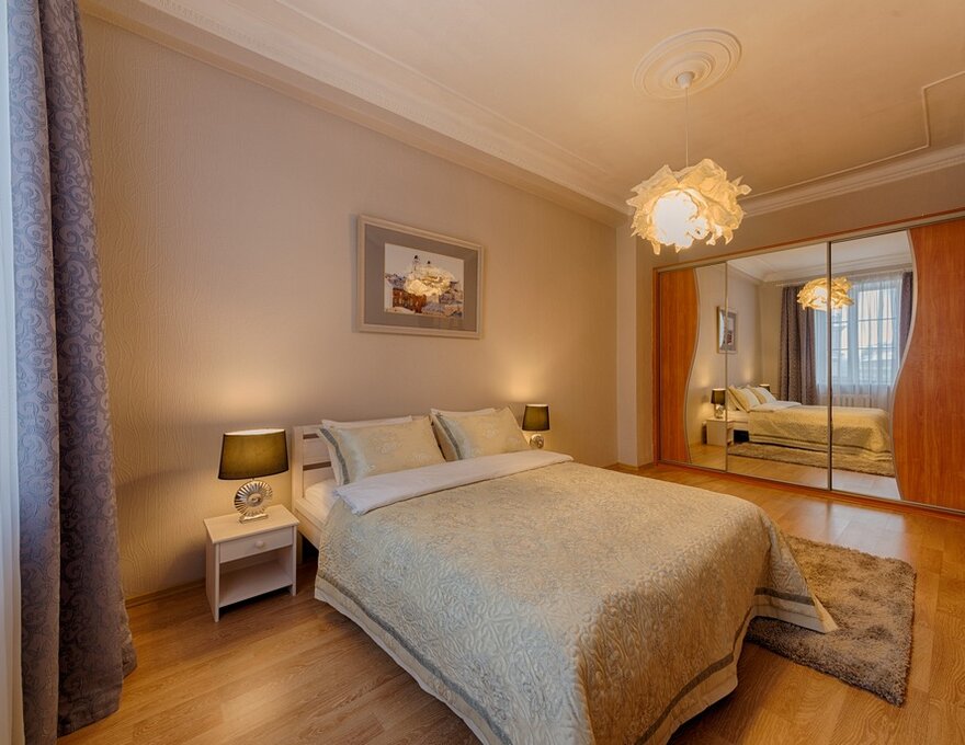 4 bedroom apartment in the center Nezavisimosti av. 14