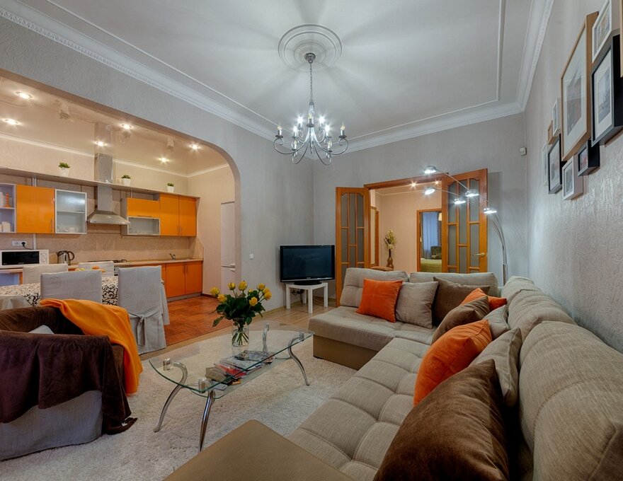 4 bedroom apartment in the center Nezavisimosti av. 14