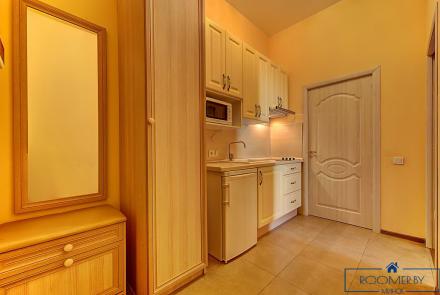 Квартира на сутки в Минске на улице Мельникайте, 5 прихожая