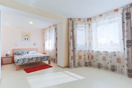 Двухуровневая четырехкомнатная квартира на сутки Сторожевская, 8 спальня