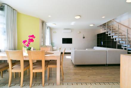 Двухуровневая четырехкомнатная квартира на сутки Сторожевская, 8 кухня