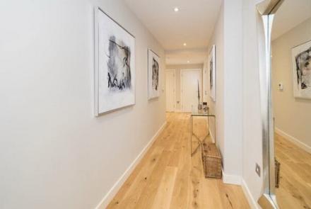 Трехкомнатная квартира на сутки на Киселева, 10 в Минске коридор