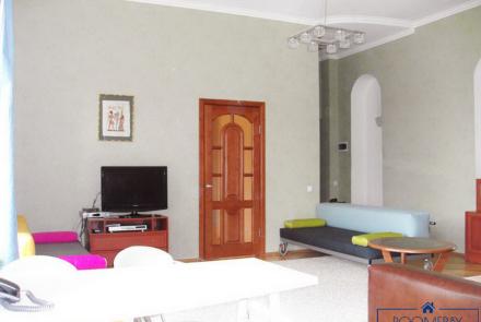 Квартира на сутки в Минске на улице Мельникайте, 5 гостиная