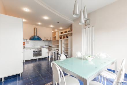 Четырехкомнатная квартира на сутки Минск Сторожевская, 8 кухня