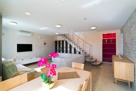 Двухуровневая четырехкомнатная квартира на сутки Сторожевская, 8 гостиная