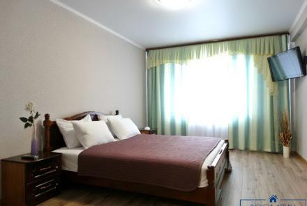 Однокомнатные апартаменты на сутки Минск Мельникайте спальня