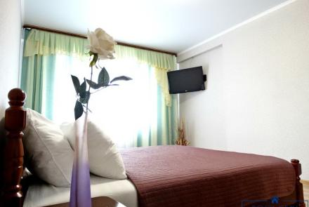 Однокомнатные апартаменты на сутки Минск Мельникайте спальня