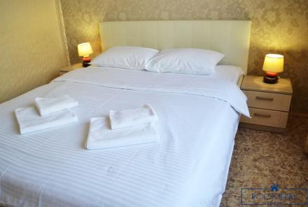 Однокомнатная квартира на сутки Машерова спальня