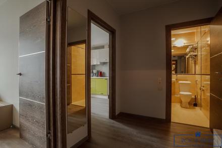 Квартира на сутки в Минске возле метро Немига прихожая