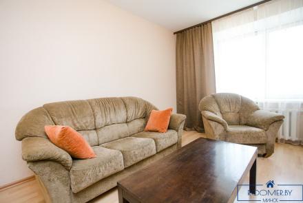 Трехкомнатная квартира на сутки в Минске на проспекте Независимости гостиная