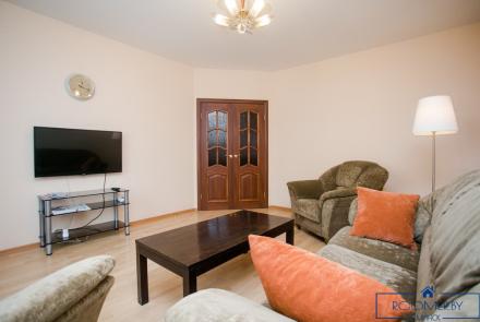 Трехкомнатная квартира на сутки в Минске на проспекте Независимости гостиная