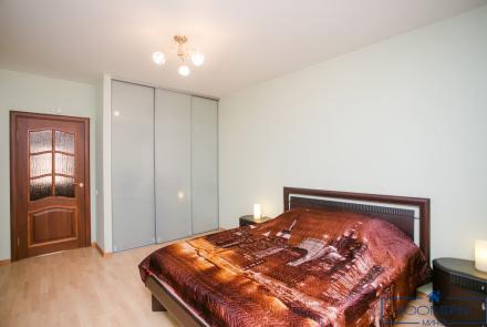 Трехкомнатная квартира на сутки в Минске на проспекте Независимости спальня