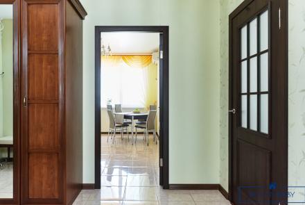 Двухкомнатная квартира в Минске на сутки Энгельса прихожая