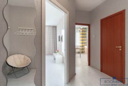 Квартира на сутки в Минске возле метро Купаловская прихожая