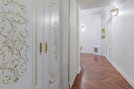 Пятикомнатная квартира на сутки Минск проспект Независимости, 14 прихожая