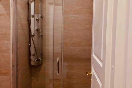 Пятикомнатная квартира на сутки Минск проспект Независимости, 14 ванна