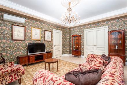 Пятикомнатная квартира на сутки Минск проспект Независимости, 23 гостиная