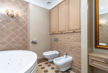 Пятикомнатная квартира на сутки Минск проспект Независимости, 23 ванна