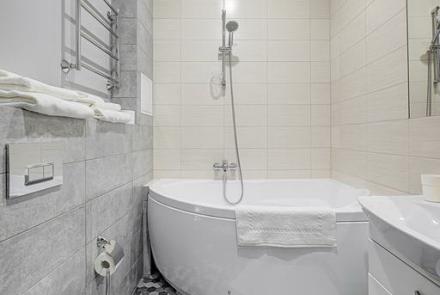 Двухкомнатная квартира посуточно Минск Короля ванна