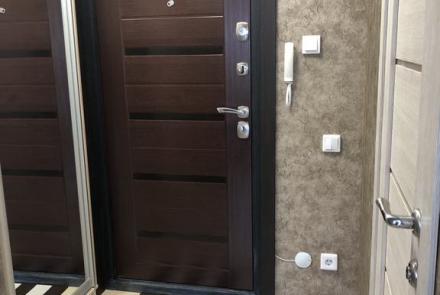 Однокомнатная квартира на сутки Дзержинского прихожая