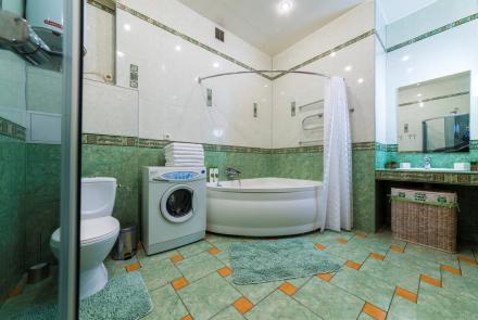 4 bedroom apartment in the center Nezavisimosti av. 14