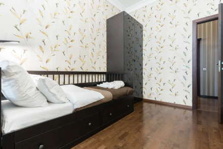 Четырехкомнатная квартира на сутки в Минске спальня