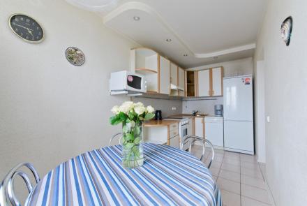 4 bedroom apartment in the center Nezavisimosti av. 14