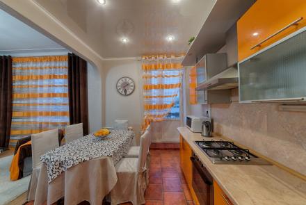 4 bedroom apartment in the center Nezavisimosti av. 14