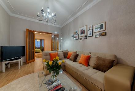 4 bedroom apartment in the center Nezavisimosti av. 14