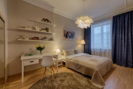 4 bedroom apartment in the center Nezavisimosti av. 14