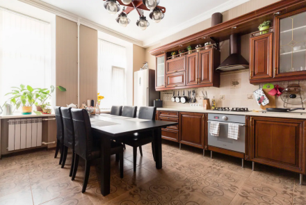 Четырехкомнатная квартира на сутки в Минске кухня