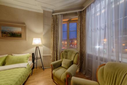 4 bedroom apartment in the center Nezavisimosti av. 14