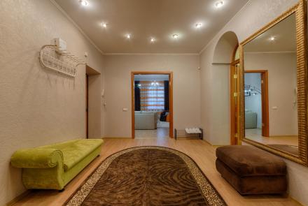 4 bedroom apartment in the center Nezavisimosti av. 14