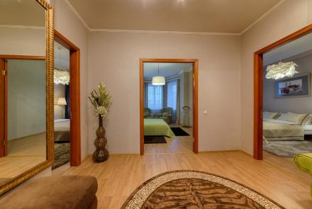 4 bedroom apartment in the center Nezavisimosti av. 14