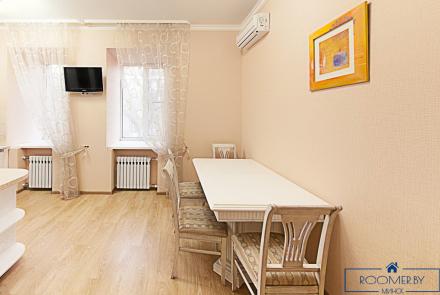 Пятикомнатная квартира на сутки Минск Кирова кухня