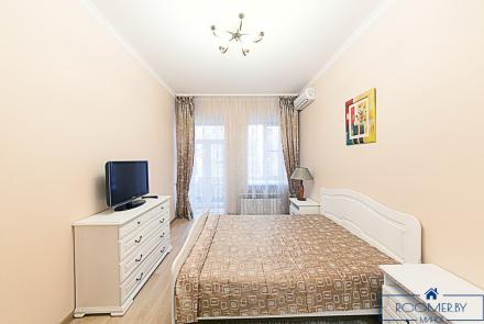 Пятикомнатная квартира на сутки Минск Кирова спальня