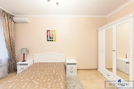 Пятикомнатная квартира на сутки Минск Кирова спальня