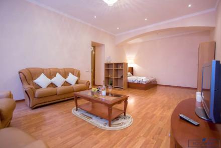 Пятикомнатная квартира на сутки Минск Румянцева гостиная