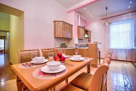 Пятикомнатная квартира на сутки Минск Румянцева кухня