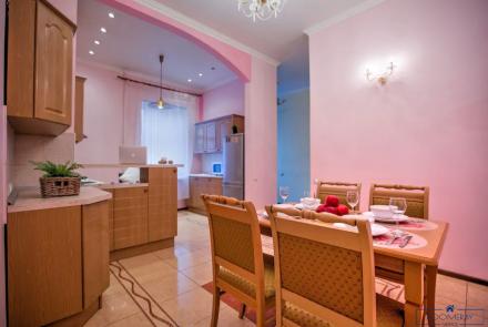 Пятикомнатная квартира на сутки Минск Румянцева кухня