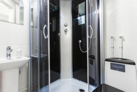 Студия на сутки в Минске на проспекте Независимости душевая