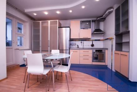 Квартира на сутки в Минске на проспекте Независимости, 43 кухня