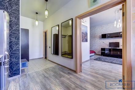 Квартира на сутки в Минске возле метро Площадь Якуба Коласа прихожая