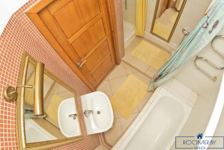 Двухкомнатная квартира на сутки в Минске на Партизанском проспекте ванна