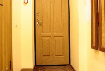 Двухкомнатная квартира на сутки в Минске на Партизанском проспекте коридор