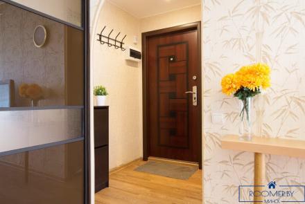 Двухкомнатная квартира на сутки в Минске на Партизанском проспекте коридор