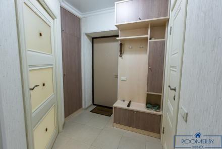 Трехкомнатная квартира на сутки в Минске на Партизанском проспекте коридор